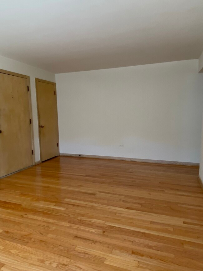 Foto del edificio - 4811 N Normandy Ave