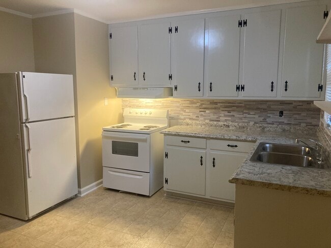 Building Photo - 1034 N PIERCE AVE