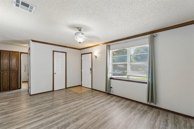 Foto del edificio - 3401 E Noble Dr