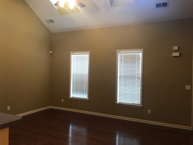 Foto del edificio - 9085 Chimneyrock Blvd.
