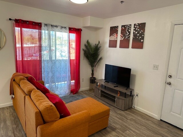 Building Photo - 10 Gentry Wy