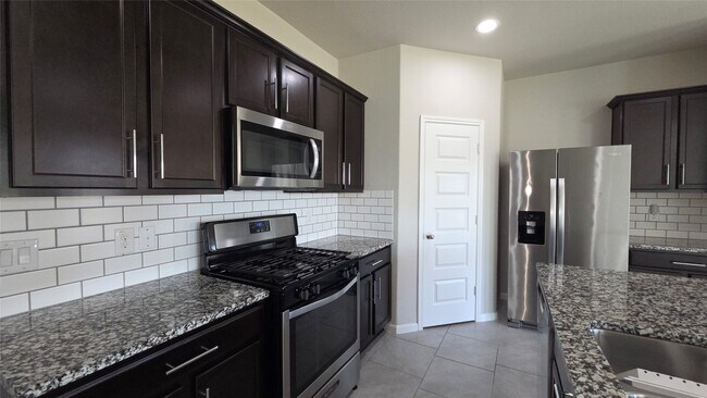 Foto del edificio - 5611 Pleasant Falls Dr