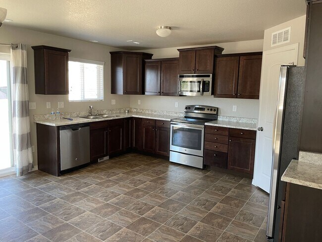 Foto del edificio - 3 Bedroom Home in D20 with easy commutes t...