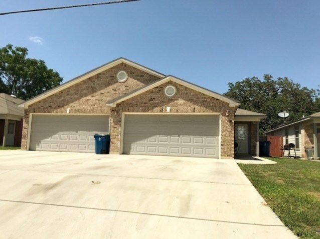Building Photo - 731 Dallas St