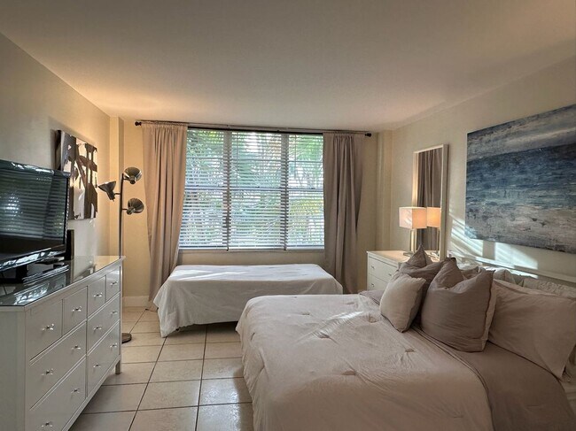 Foto del edificio - 5161 Collins Ave