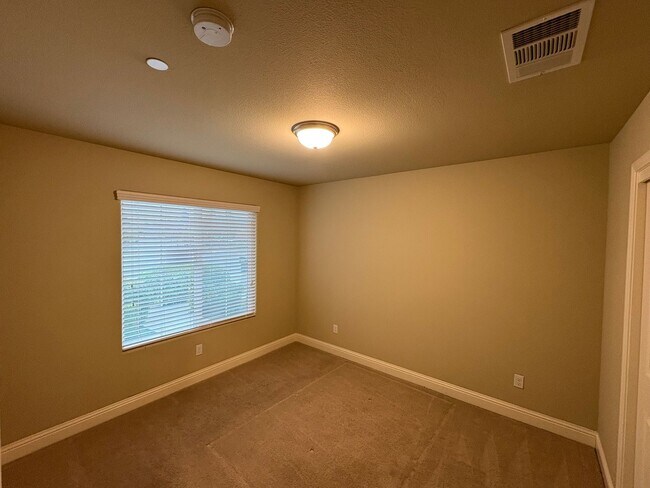 Building Photo - Spacious NW Visalia Home With Pool Rent Ready!