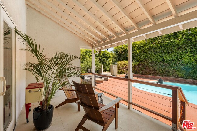 Foto del edificio - 4442 Beeman Ave