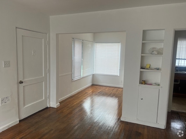 Building Photo - 1718 Carmona Ave