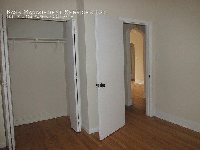 Building Photo - Nice 2BR w/Heat! 1st Floor (63rd California)
