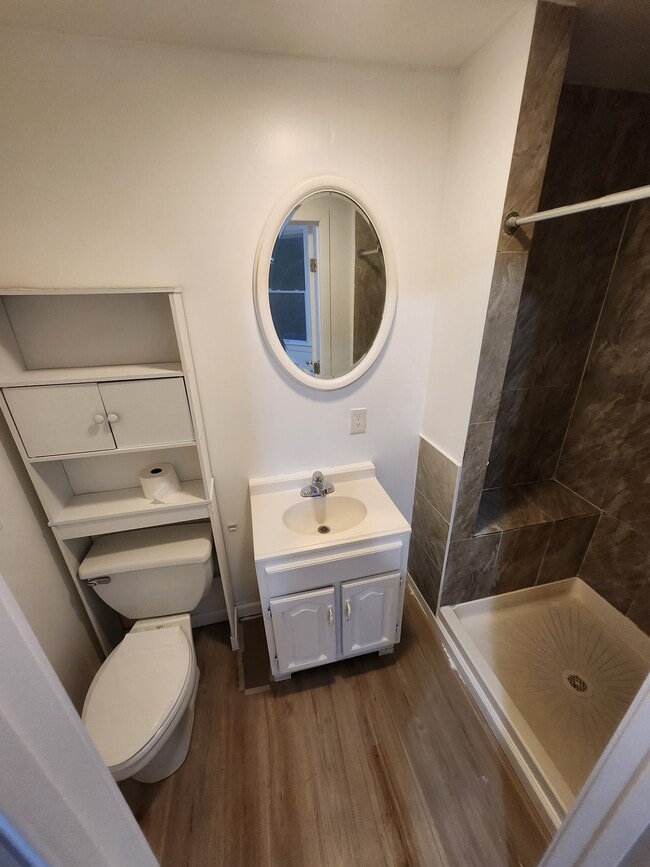 Baño - 84 Salem St