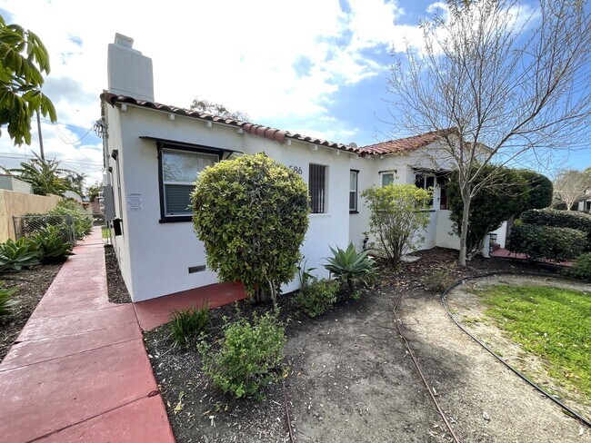 Building Photo - Completely Remodeled Spanish Style Midtown Apartment! Air Conditioning!