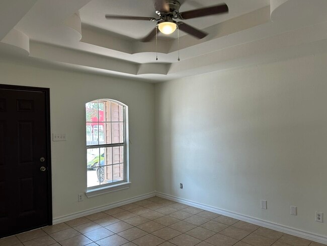 Building Photo - 4740 Loma Vista Dr