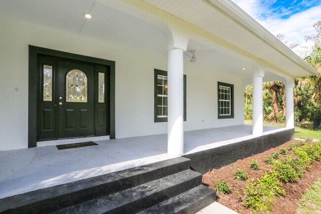 Building Photo - ***ANNUAL UNFURNISHED***