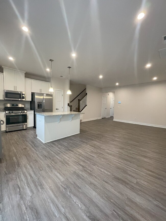 Building Photo - 218 Clearwood Dr