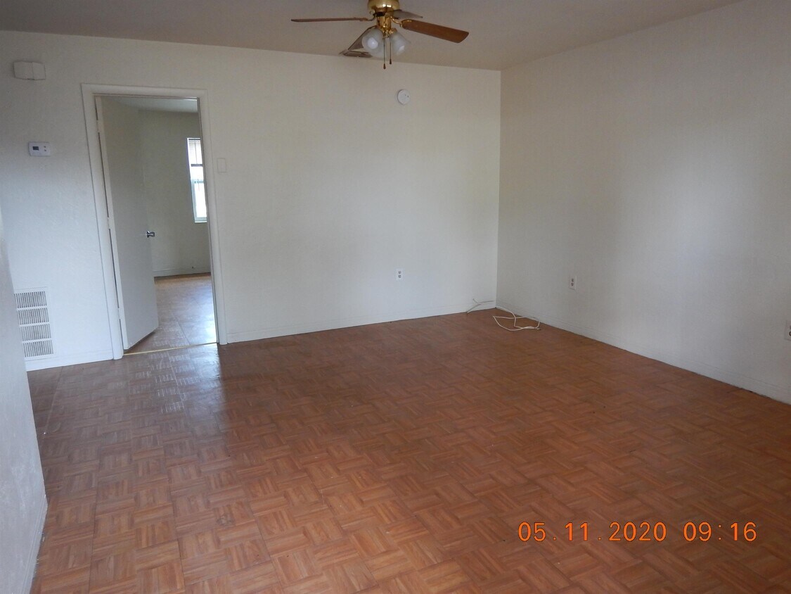Primary Photo - 5877 Fairfield Ave S