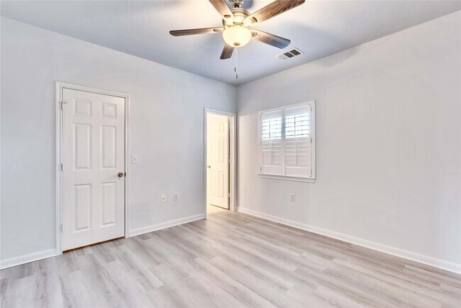 Foto del edificio - 2900 S Lakeline Blvd