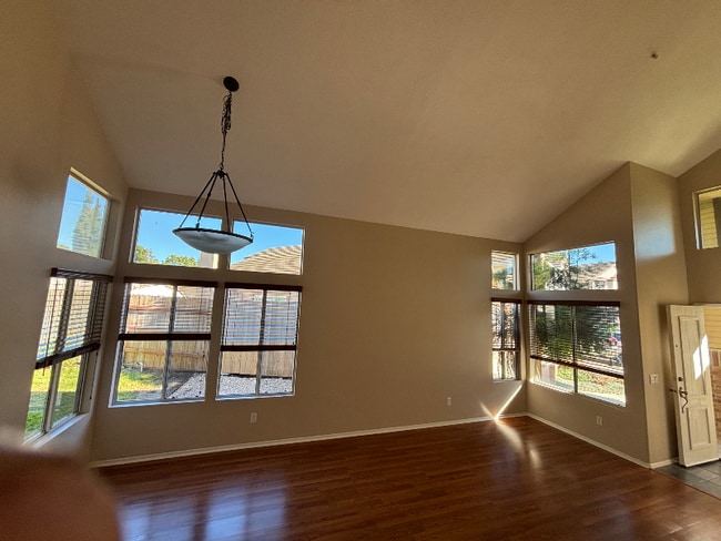 Building Photo - 10463 Graham Ct