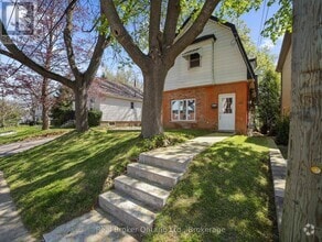 Building Photo - 69 Hillview St