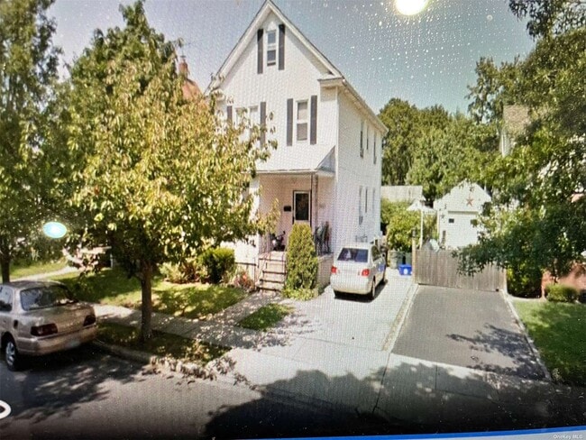 Building Photo - 482 Pearl St