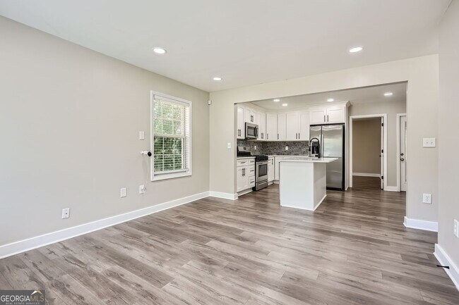 Building Photo - 2818 Meadowview Dr SE