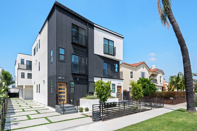 Building Photo - 3019 Somerset Dr