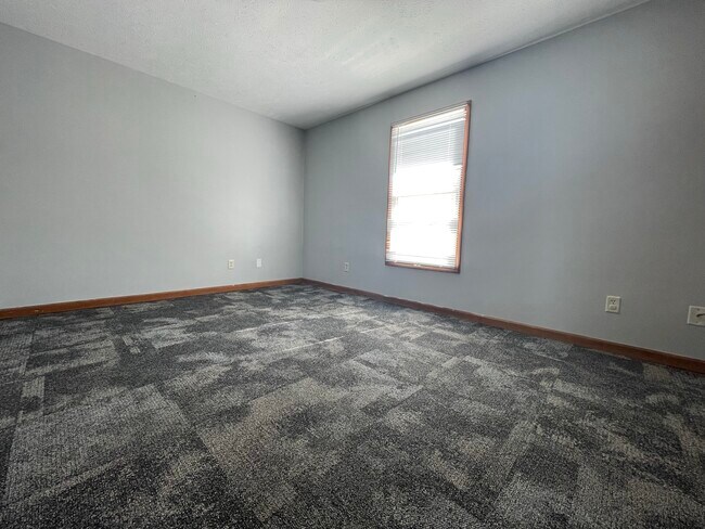 Foto del edificio - 350 Stone Creek Dr