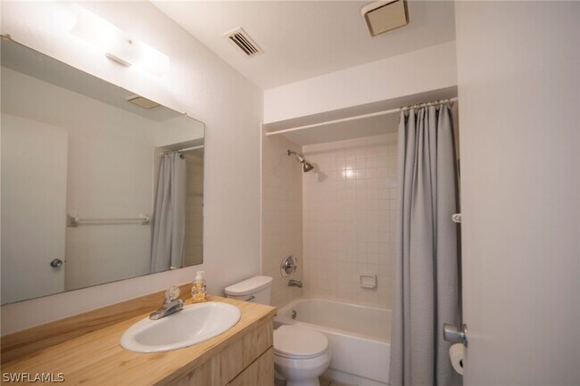 Foto del edificio - 3706 SE 10th Ave