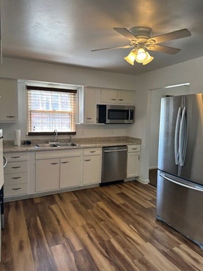 Foto del edificio - *HOLIDAY SPECIAL-1/2 OFF 1st Mo!* 3 BR House in Beaumont! Finished Basement, Garage