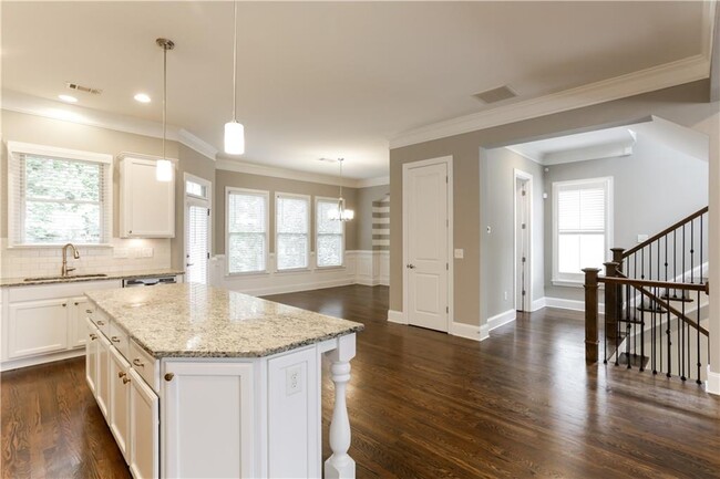 Foto del edificio - 914 Canterbury Ln NE