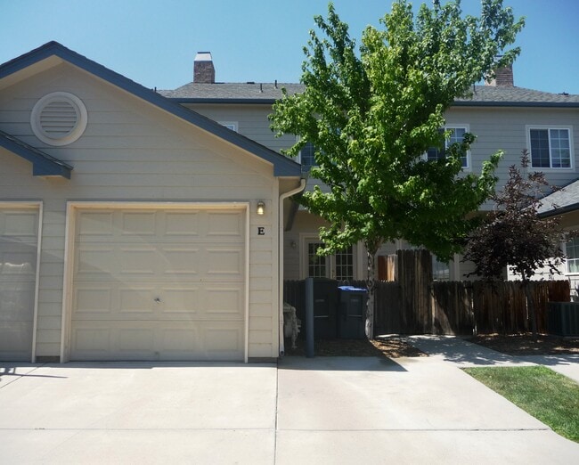 Attached Garage - 1212 S Emery St