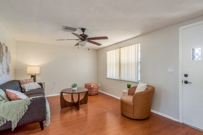 Building Photo - 1748 Colmar Dr