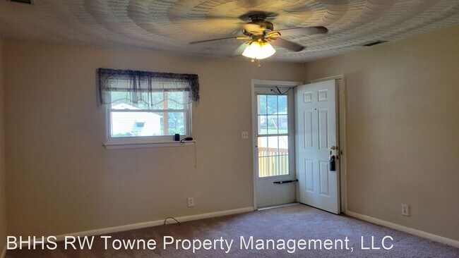 Building Photo - 3 br, 1 bath House - 1300 Jackie Drive