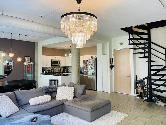 Photo - 939 W Huron St Apartment