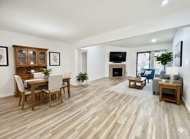 Foto del edificio - Stunning 2 Bedroom Condo with Fireplace, Modern Upgrades and Air Conditioning!