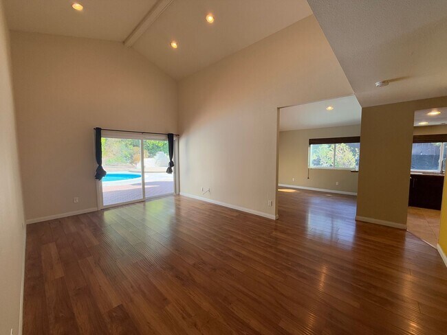 Building Photo - Gorgeous 3B/2BA House w/ Swimming Pool, A/...