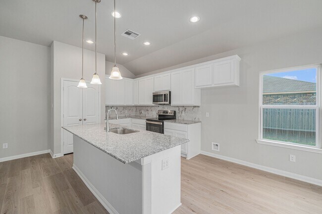 Building Photo - 12983 Skyline Dr
