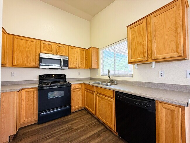 Foto del edificio - Charming 3-Bed, 2-Bath Home with Oversized...