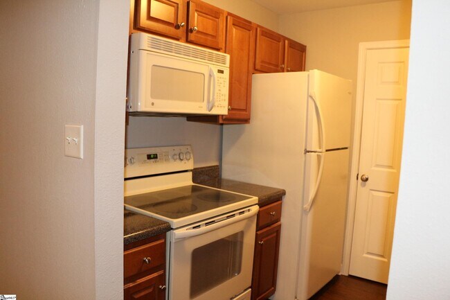 Foto del edificio - 114 Silver Brook Dr