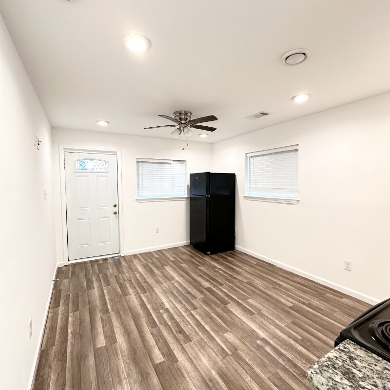 Foto principal - 2921 Burns St