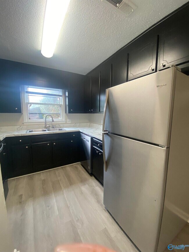 Building Photo - 4414 Bonnell Dr