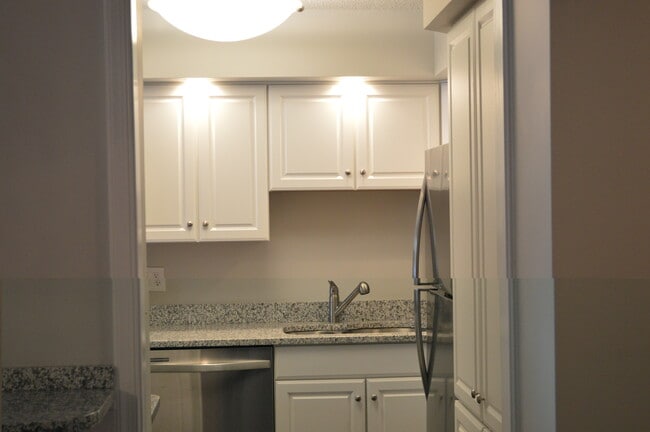 Building Photo - 5904 Mount Eagle Dr