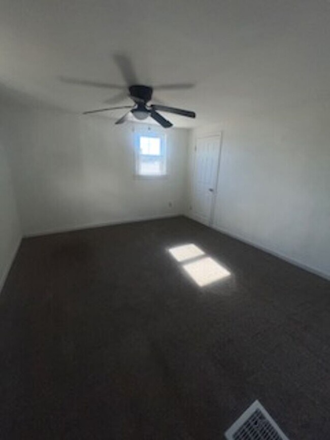 Foto del edificio - 313 E Franklin St