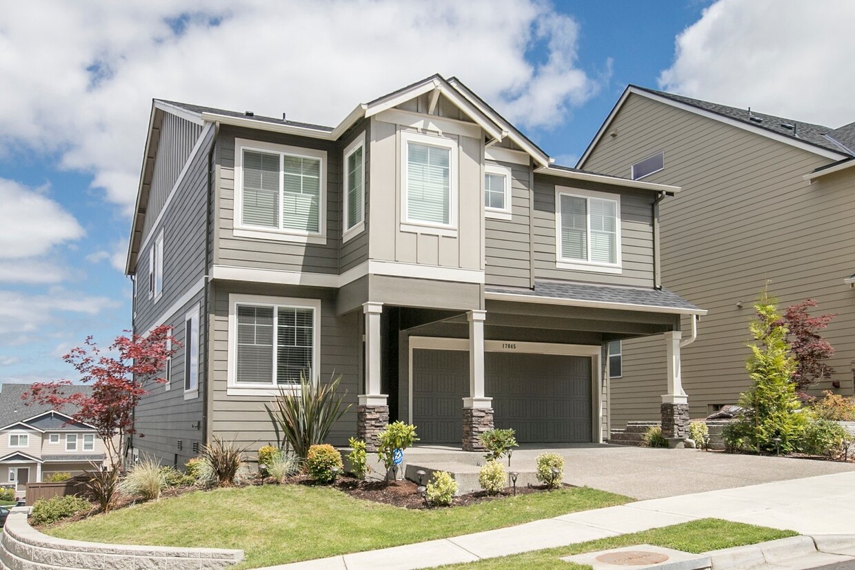 Primary Photo - 6BR 3.5BA Newer home in Bethany - Meadows ...