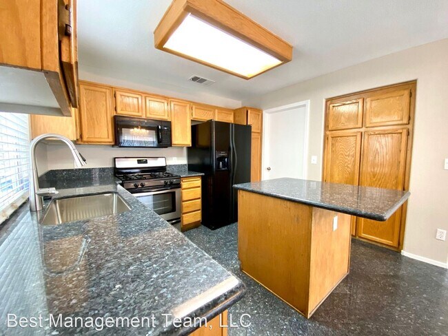 Foto del edificio - 3 br, 2.5 bath House - 1837 Klamath Falls Way