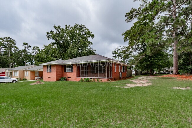 Building Photo - Charming 4 Bedroom in Macon!