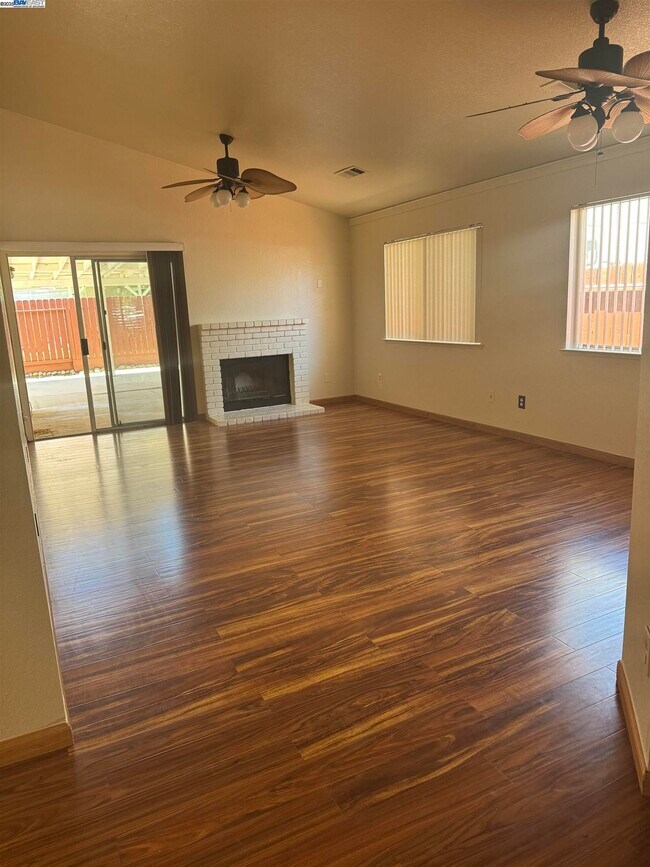Foto del edificio - 5325 Avante Ln