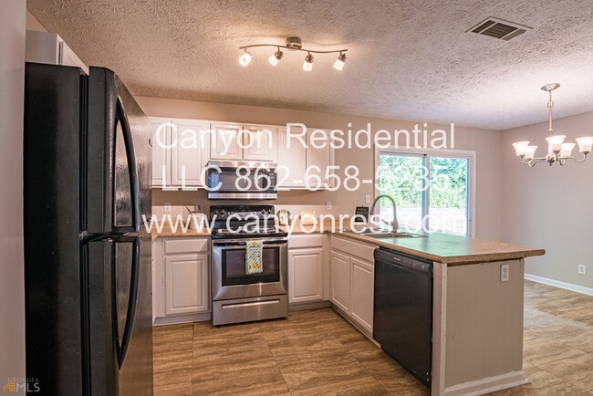 Foto del edificio - 220 Splitwood Ln