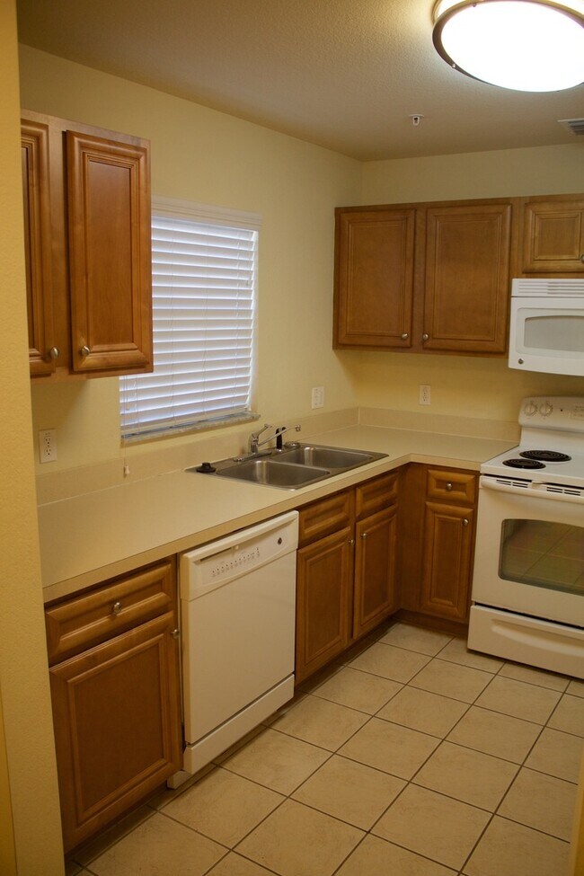 Building Photo - ** HERITAGE BAY ** 2 BED + DEN / 2.5 BATH TOWNHOME - NORTH NAPLES