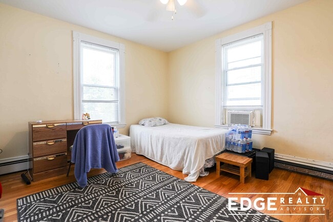 Building Photo - 40 Falkland St