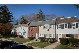 Building Photo - 164 W Montauk Hwy